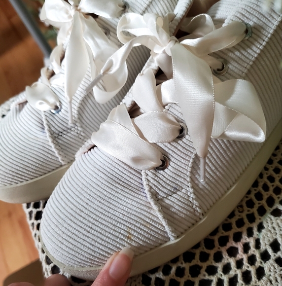 Women's White Casual Sneakers - Picture 4 of 6